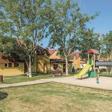 Amazing home in Montignac with 2 Bedrooms, WiFi&Indoor swimming pool Buitenkant foto